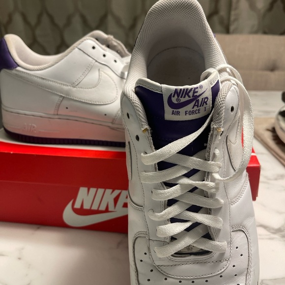 Nike - Picture 2 of 5